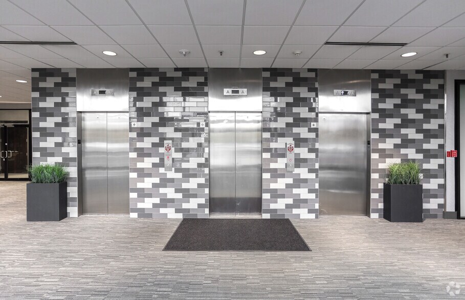 More Photos Of 11595 N Meridian St, Carmel Unknown For Lease