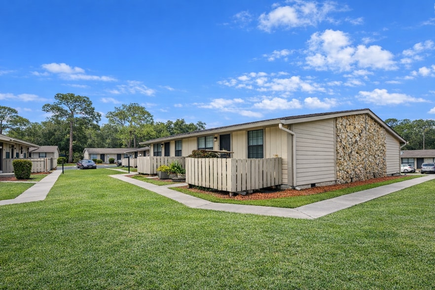 Primary Photo Of 1529 NE 39th Ave, Ocala Apartments For Sale