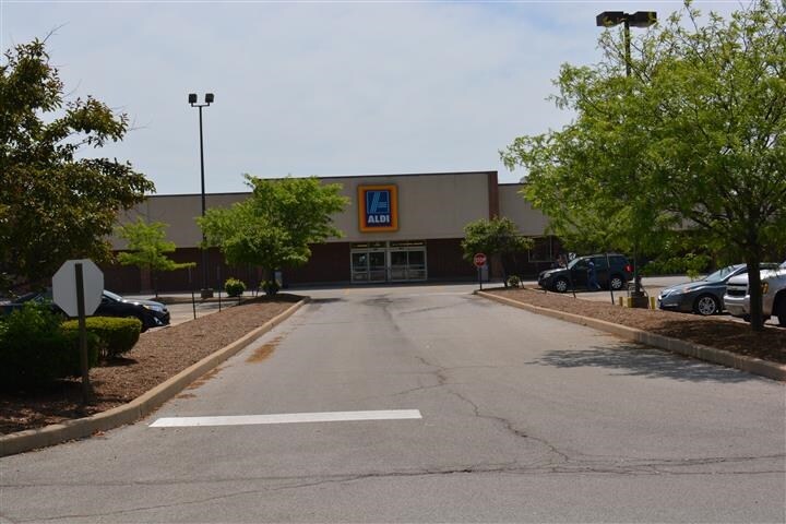 More Photos Of 9222-9280 Watson Rd, Crestwood General Retail For Lease