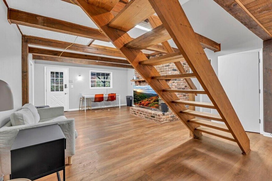 More Photos Of 3894 US Hwy 321, Blowing Rock General Retail For Sale