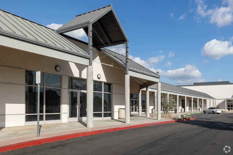 More Photos Of 24318 Hemlock Ave, Moreno Valley Unknown For Lease