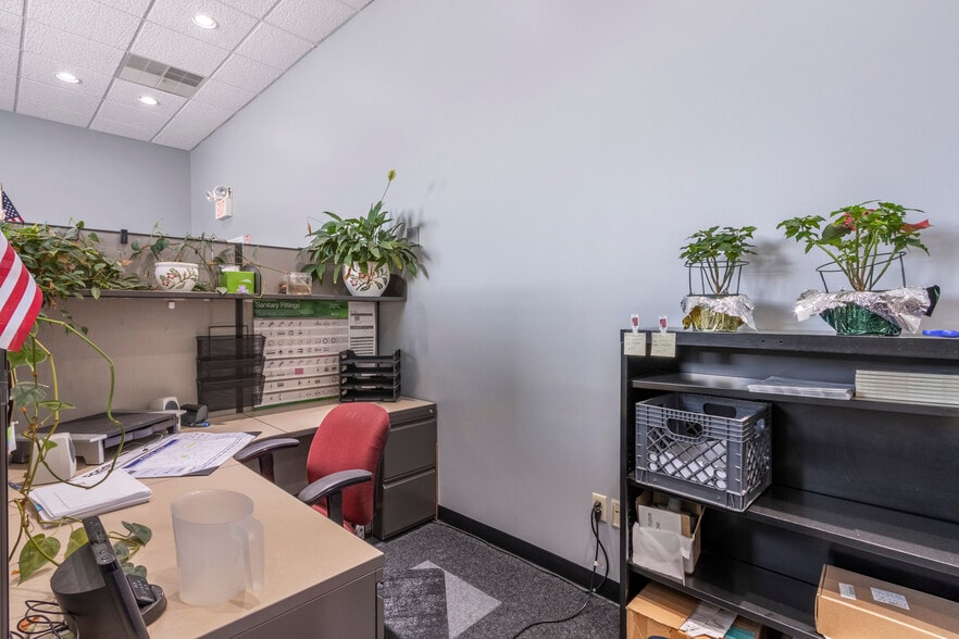 More Photos Of 5095 Crookshank Rd, Cincinnati Light Manufacturing For Sale