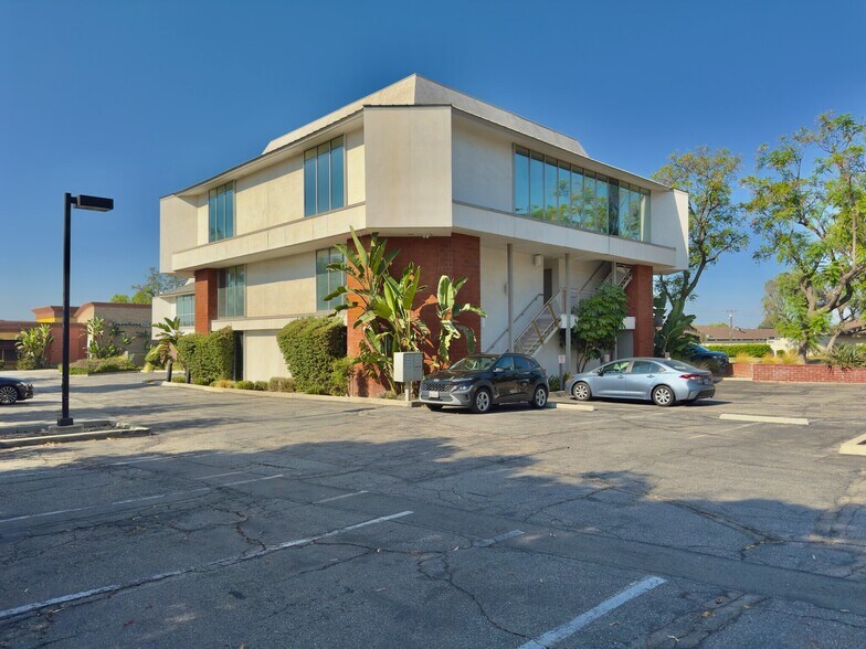 Primary Photo Of 678 S Indian Hill Blvd, Claremont Medical For Lease