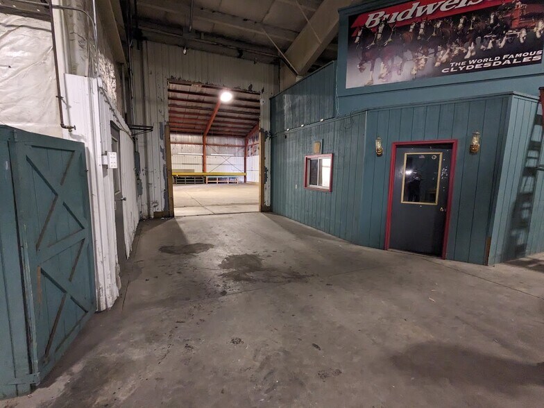 More Photos Of 5813 Stone Hill Rd, Lakeville Warehouse For Sale