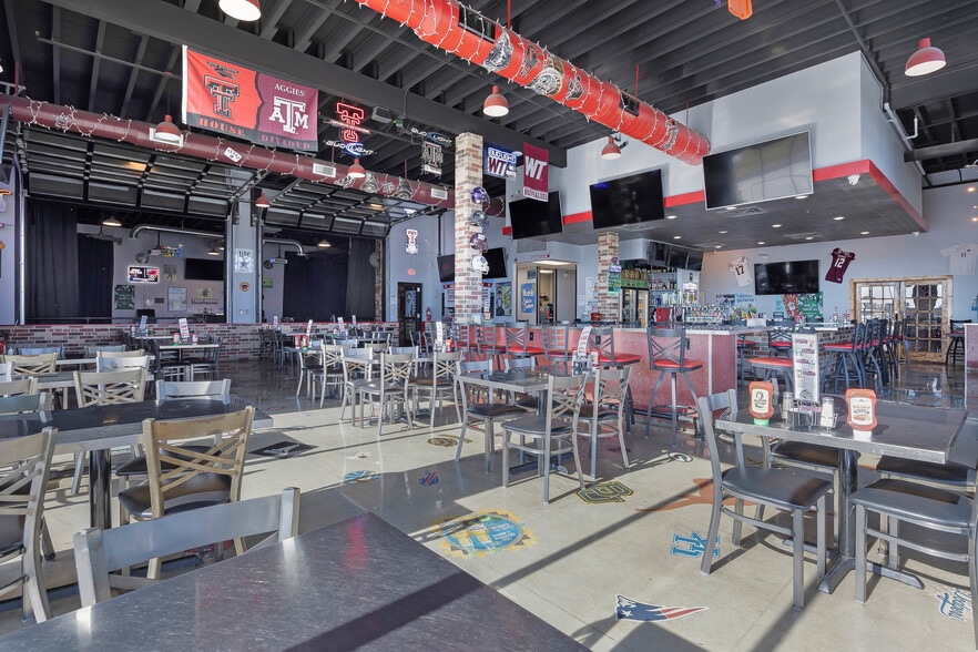 More Photos Of 7609 Hillside Rd, Amarillo Freestanding For Lease