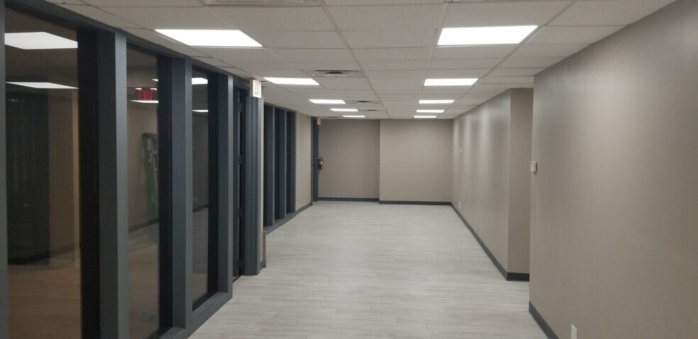 More Photos Of 2865 E Skelly Dr, Tulsa Medical For Lease