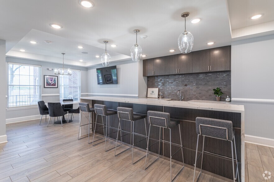 More Photos Of 1 E Pearl St, Burlington Apartments For Lease