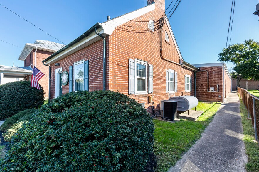 More Photos Of 1355 N Main St, Hampstead Office For Sale