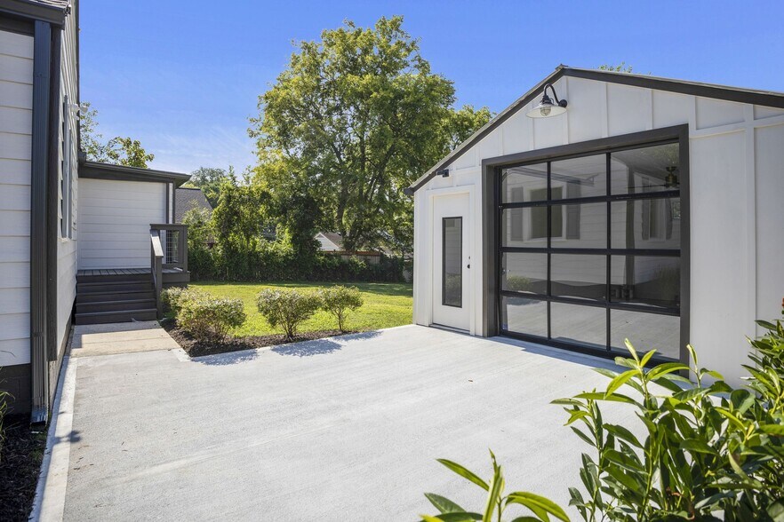 More Photos Of 1303 McGavock Pike, Nashville General Retail For Sale