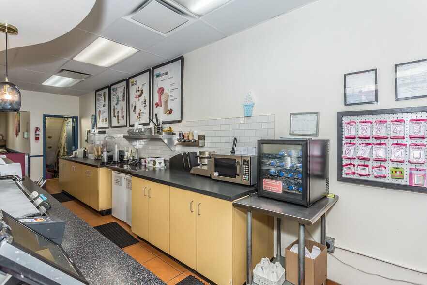 More Photos Of 3933 Bell Blvd, Bayside Storefront For Lease
