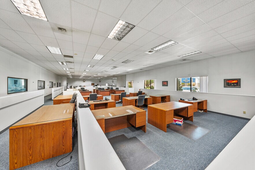More Photos Of 2090 Commerce Dr, Medford Office For Lease