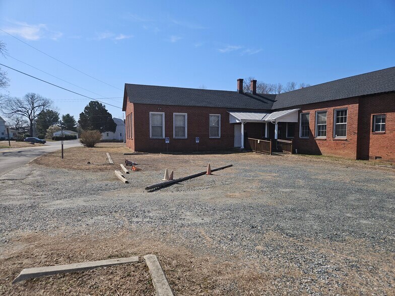 More Photos Of 985 White Oak Rd, Fredericksburg Specialty For Sale