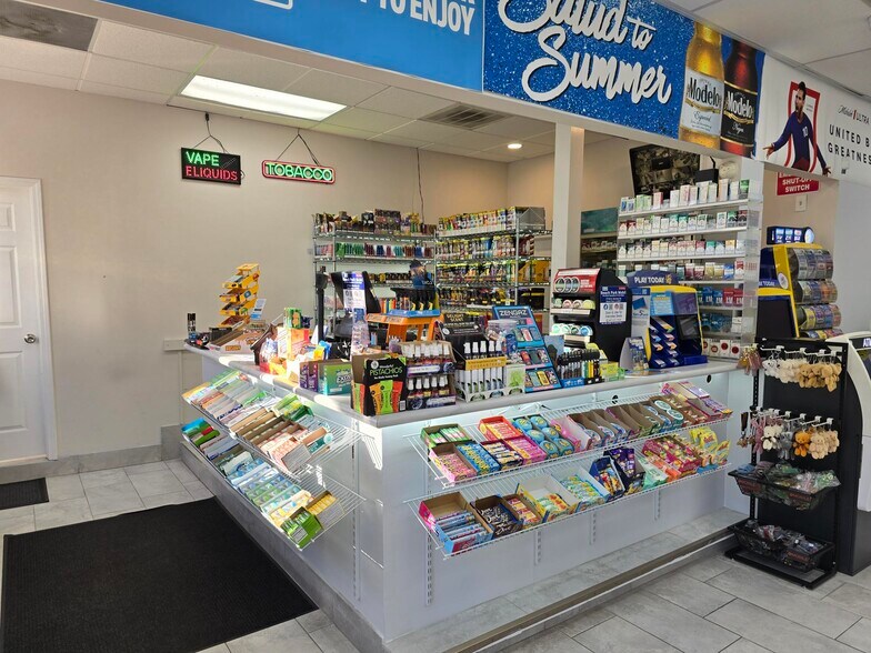 More Photos Of 37740 N Sheridan Rd, Beach Park Service Station For Sale