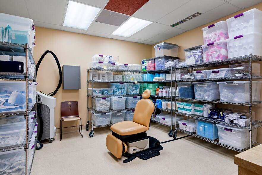 More Photos Of 29 Green St, Huntington Medical For Sale