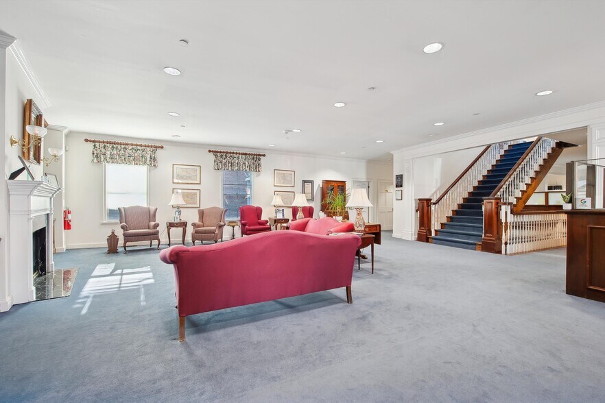 More Photos Of 33 W 2nd St, Riverhead Office For Sale