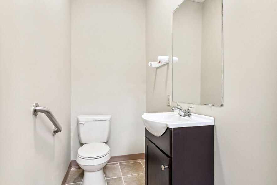 More Photos Of 4520 Wichers Dr, Marrero Medical For Lease