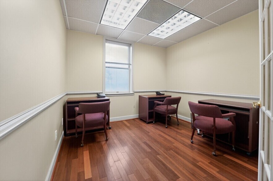 More Photos Of 12100-12128 Heritage Park Cir, Silver Spring Medical For Sale