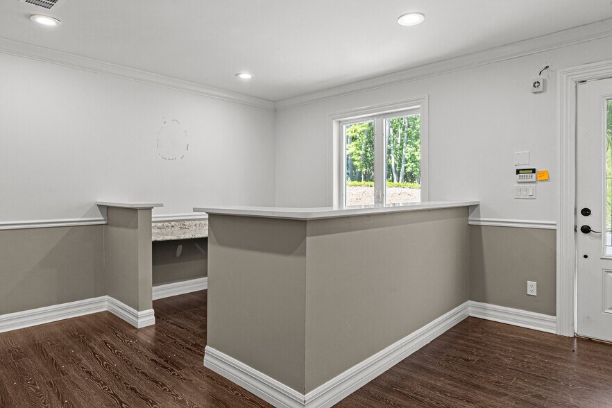 More Photos Of 352 Monmouth Rd, Millstone Township Office For Lease