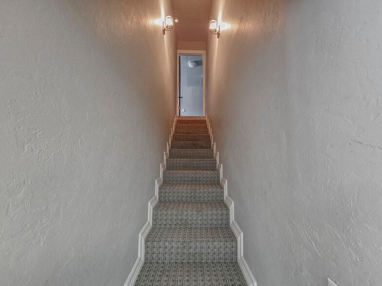 More Photos Of 6001 Nw Expressway, Oklahoma City Office For Sale