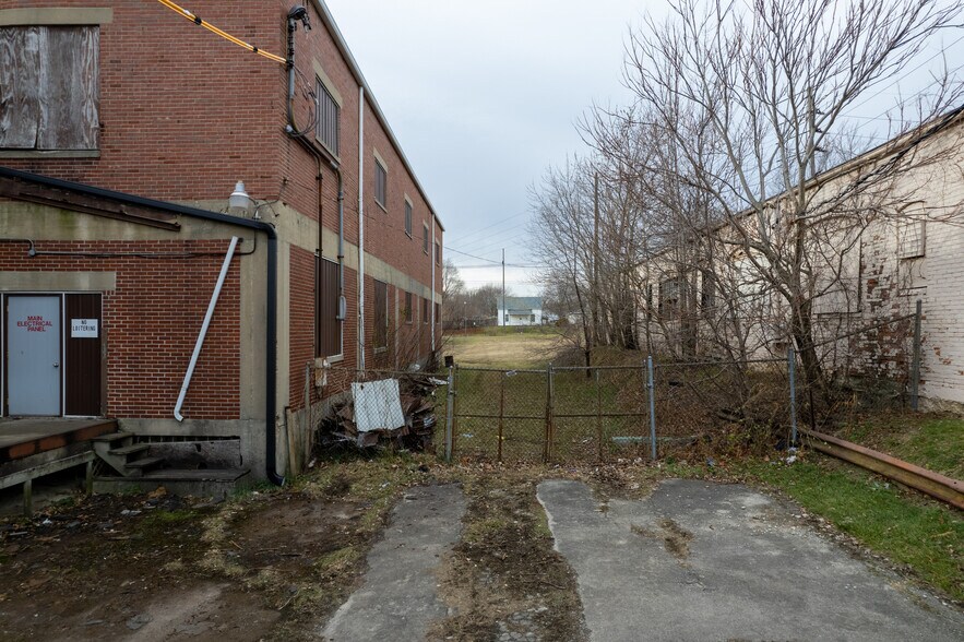 More Photos Of 435 N Elizabeth St, Lima Warehouse For Sale