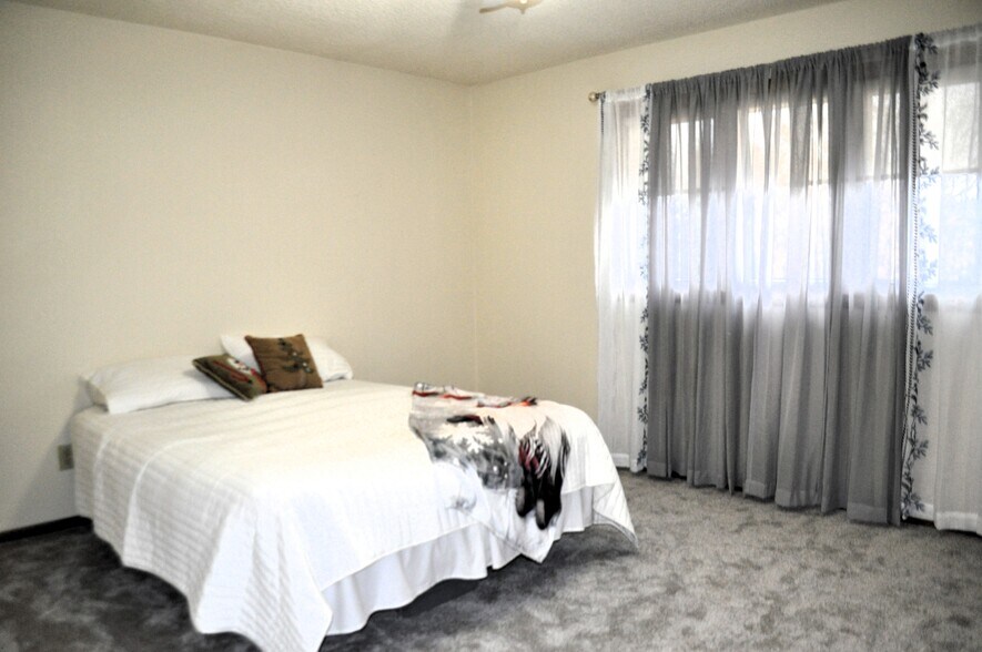 More Photos Of 1300 Crestfield Ave, Bismarck Apartments For Sale