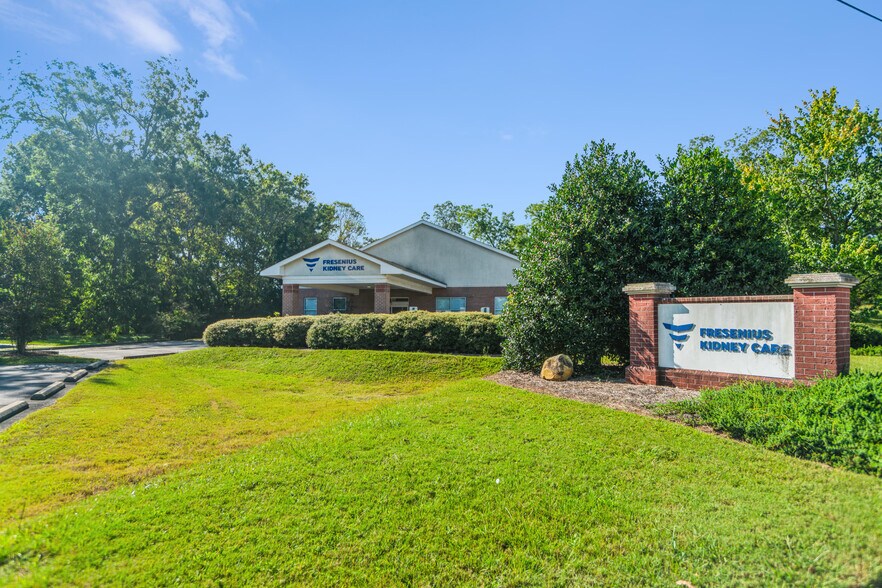 More Photos Of 717 Stone Ave, Talladega Medical For Sale