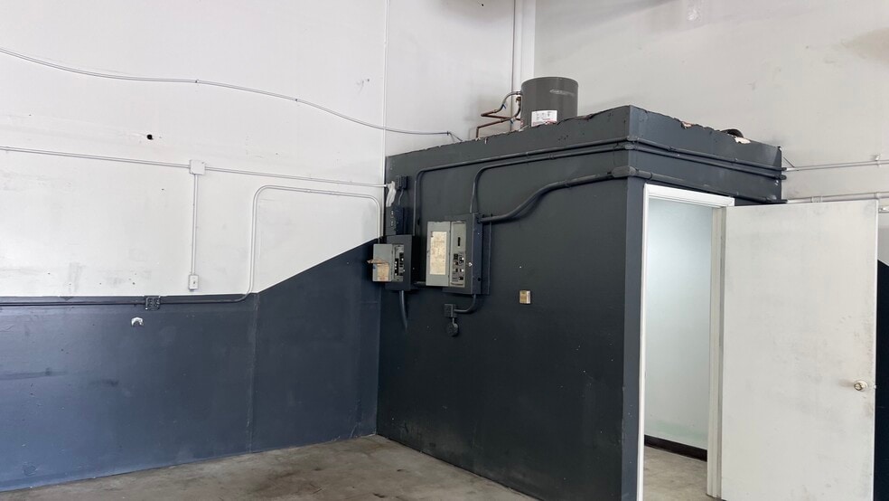 More Photos Of 2507 Gunnison St, Colorado Springs Warehouse For Lease