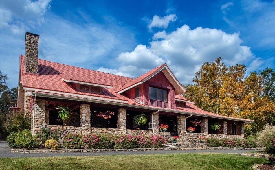 Primary Photo Of 2009 Park Ave, Hot Springs Hospitality For Sale