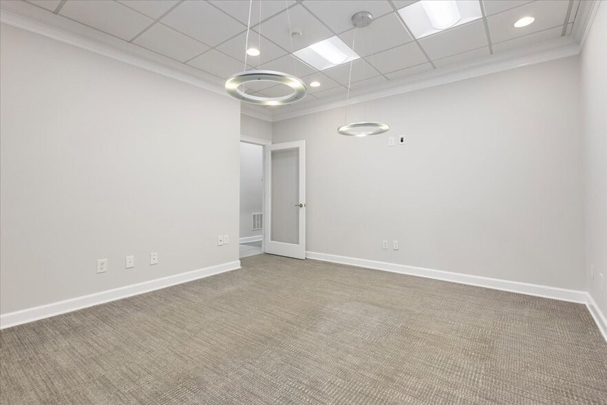 More Photos Of 5064 Roswell Rd, Atlanta Office Residential For Sale