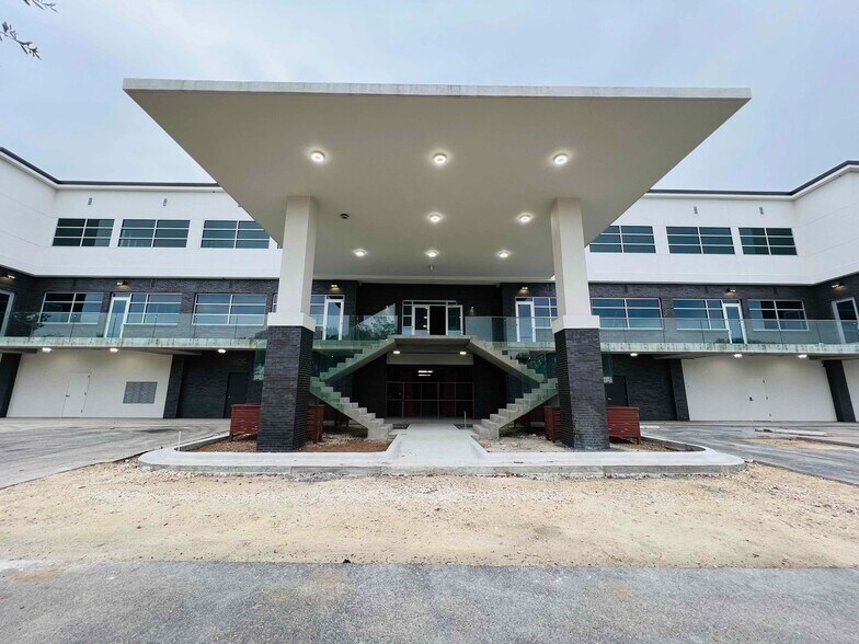 More Photos Of 8701 Menchaca Rd, Austin Medical For Lease