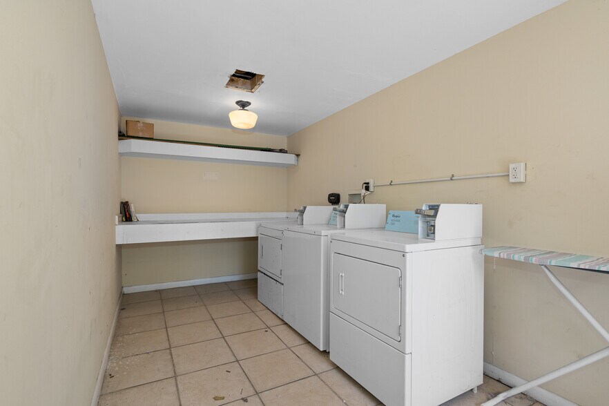 More Photos Of 124 Live Oak Ave, Daytona Beach Apartments For Sale