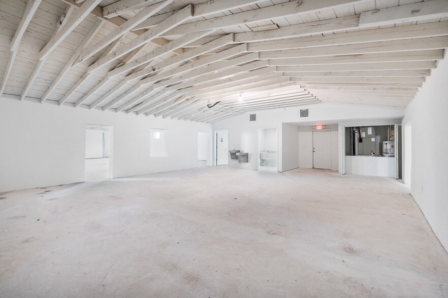 More Photos Of 4749 Hollywood Blvd, Hollywood Storefront Retail Office For Sale