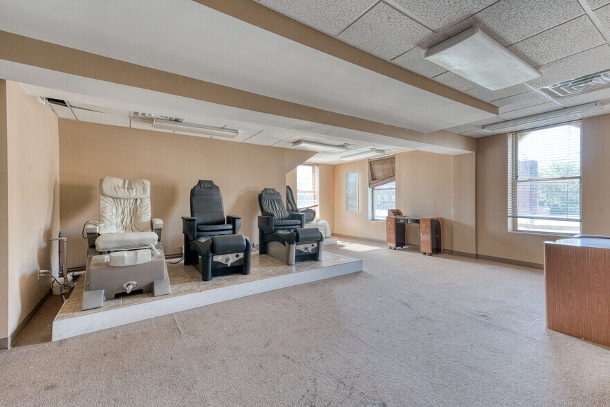 More Photos Of 2404 Main St, Hartford Storefront Retail Office For Sale