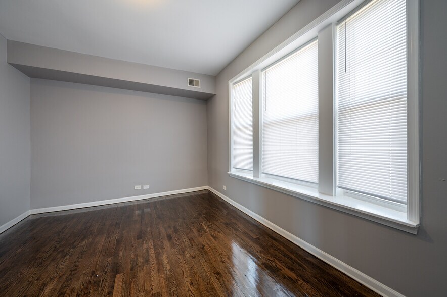 More Photos Of 4612-4626 S Lake Park Ave, Chicago Apartments For Sale