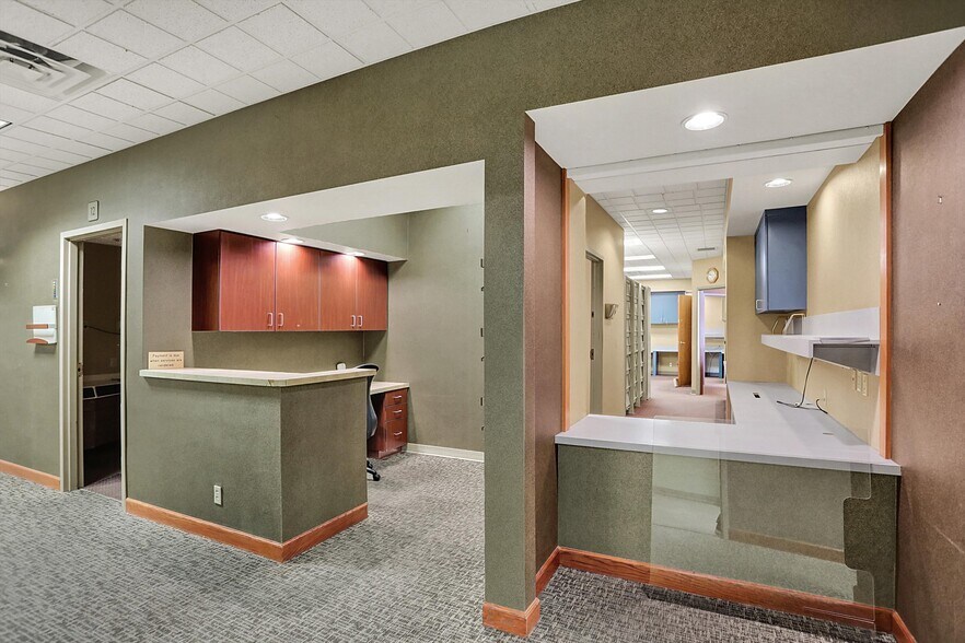 More Photos Of 711 W Gardner Dr, Marion Medical For Sale