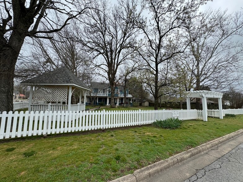 More Photos Of 224 W Chickasaw St, Tahlequah Hospitality For Sale