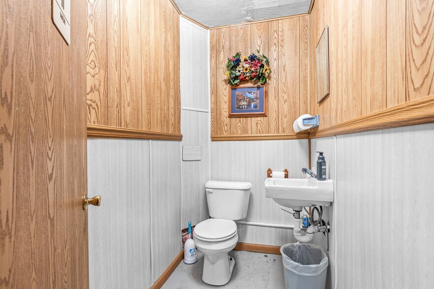 More Photos Of 408 W Main St, Park Hills Religious Facility For Sale