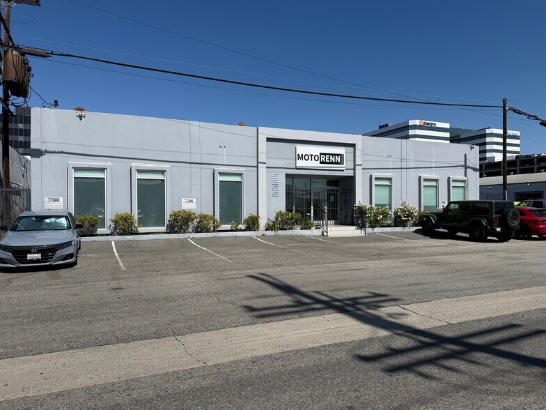 More Photos Of 5255 W 102nd St, Los Angeles Warehouse For Lease