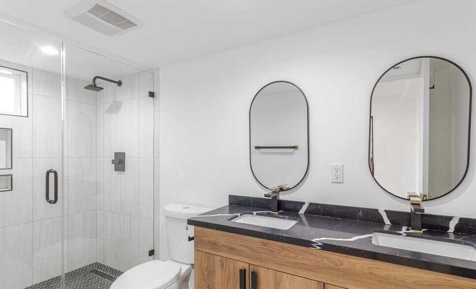 More Photos Of 10821 Hartsook St, North Hollywood Apartments For Sale