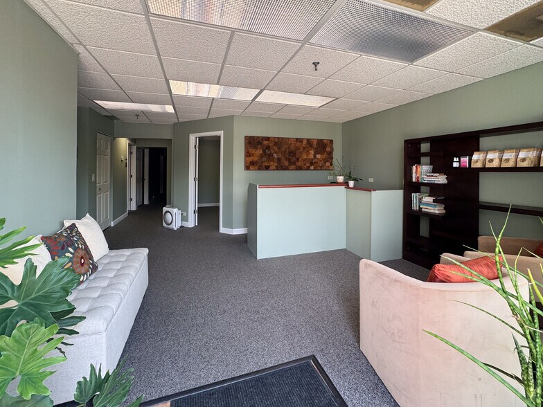 More Photos Of 2020 Dean St, St Charles Office For Sale