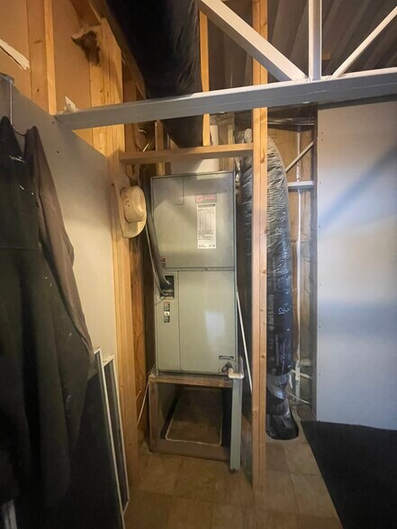 More Photos Of 5559 William Penn Hwy, Alexandria Warehouse For Sale