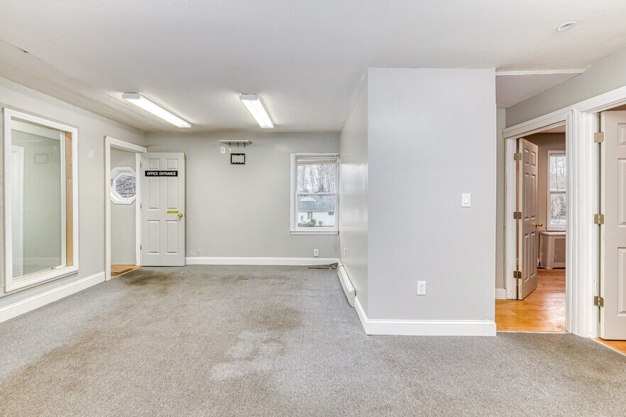 More Photos Of 226 E Main St, Huntington Office For Lease