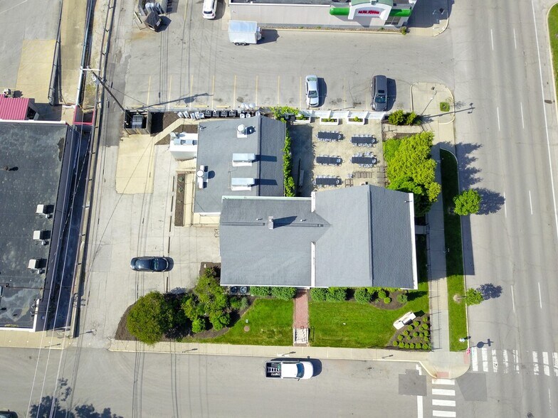 More Photos Of 403 N Walnut St, Bloomington General Retail For Sale