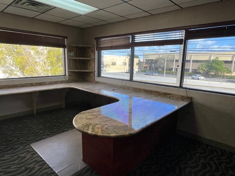 More Photos Of 2095 N Andrews Ave, Pompano Beach Light Manufacturing For Lease
