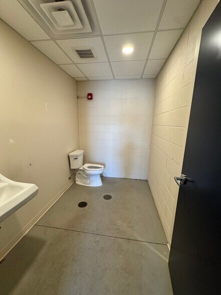 More Photos Of 12621-12631 Larchmere Blvd, Cleveland Apartments For Lease