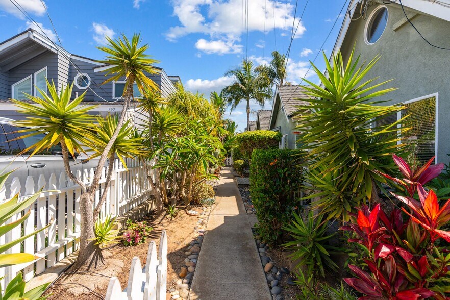More Photos Of 215 Lolita St, Encinitas Apartments For Sale