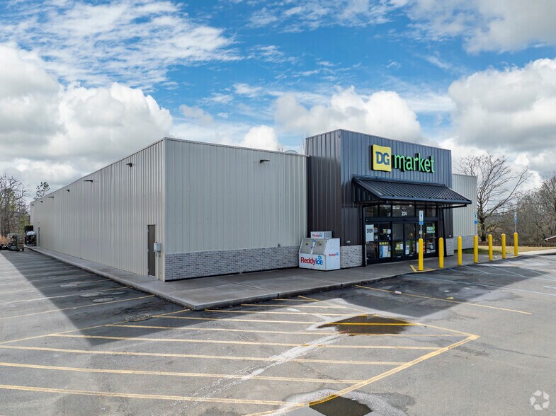 Primary Photo Of 224 E Stage Coach Trl, Falls St,, Lawndale Freestanding For Sale