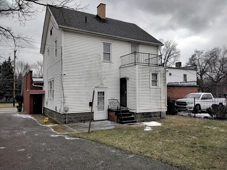 More Photos Of 17051 Libby Rd, Maple Heights Storefront Retail Residential For Lease