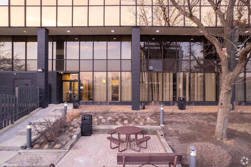 More Photos Of 3601 Algonquin Rd, Rolling Meadows Office For Lease