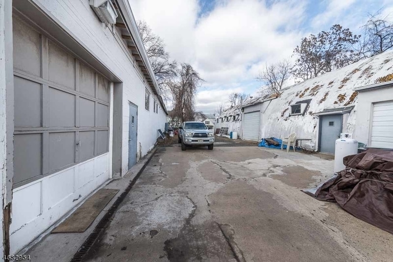 More Photos Of 131 Lincoln Blvd, Middlesex Manufacturing For Lease